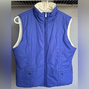 IZOD MEDIUM blue and cream reversible fleece mock neck full zipper vest.